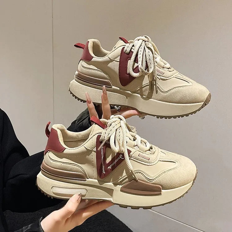 Women's retro platform sports shoes in black or khaki red with round toe and lace-up front.
