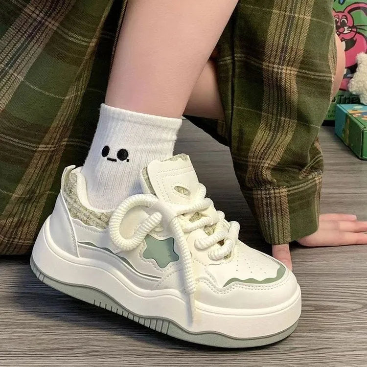 Women's green platform sneakers with round toe and lace-up front, artificial PU upper with patent leather finish