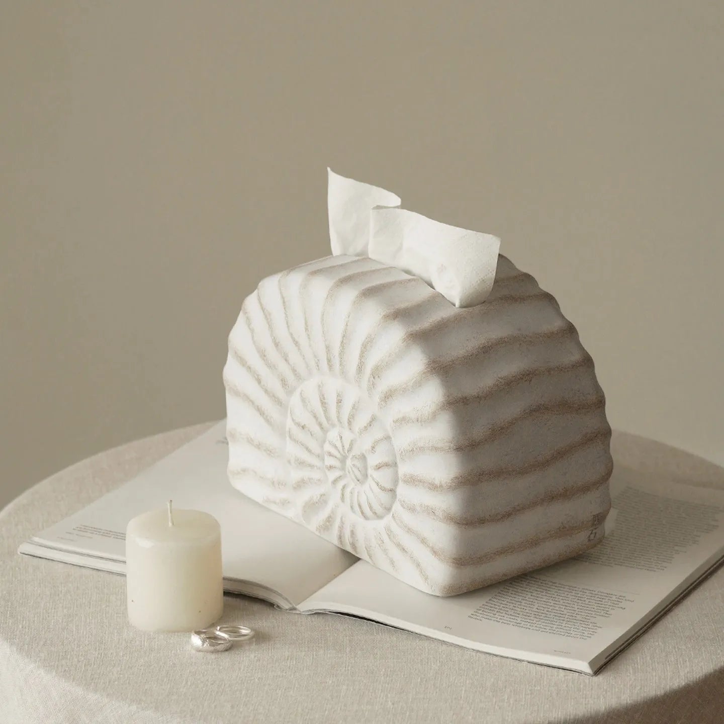 Resin conch tissue box decoration in conch ramble colour with modern simplicity design and plastic insert