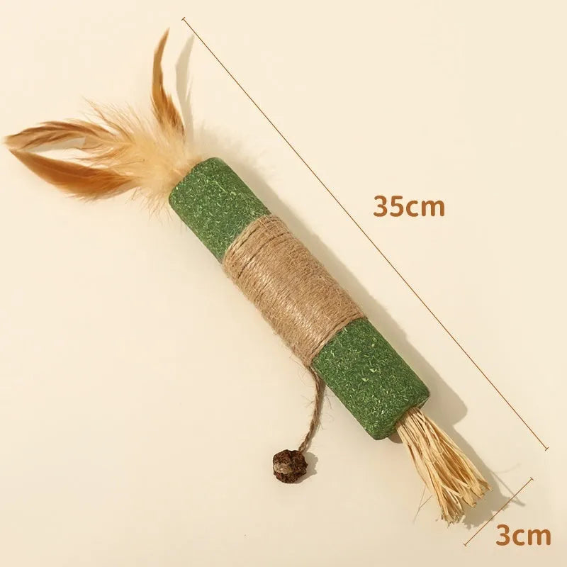 Wooden cat teeth grinding rod toy showing its 2.2cm thickness, with examples of the Lafite grass and chicken feather style variants.
