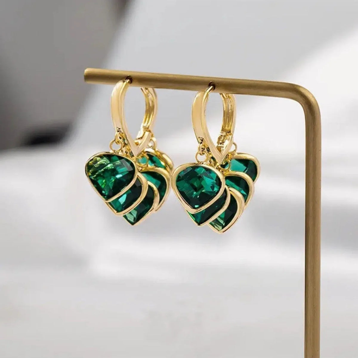 Korean style green heart shaped ear clip earrings for women with artificial gemstone