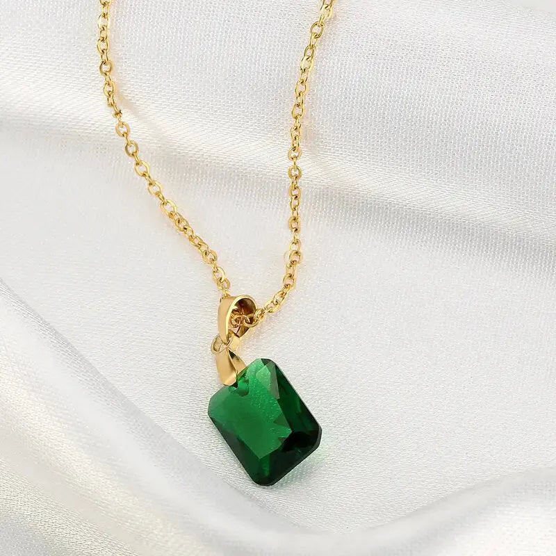 Copper geometric rectangular pendant necklace with O-ring chain in green colour