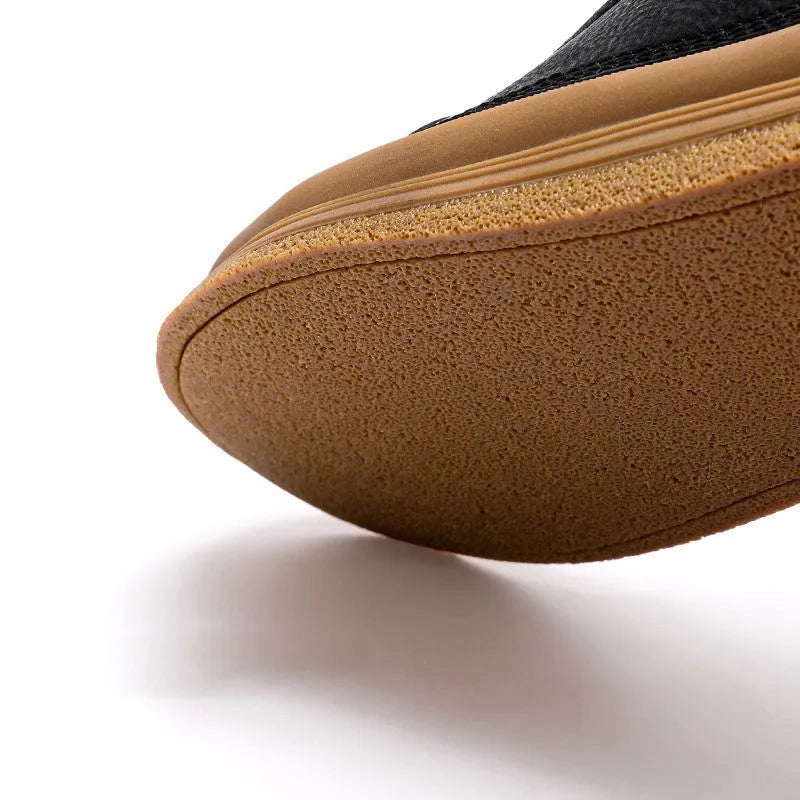 Men's black leather casual shoes with round toe and lace-up closure on rubber soles