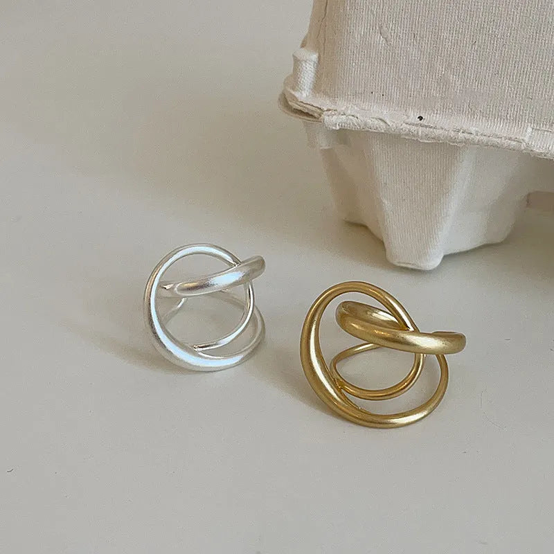 Geometric open ring with three-dimensional interlaced matte metal design and gold electroplating