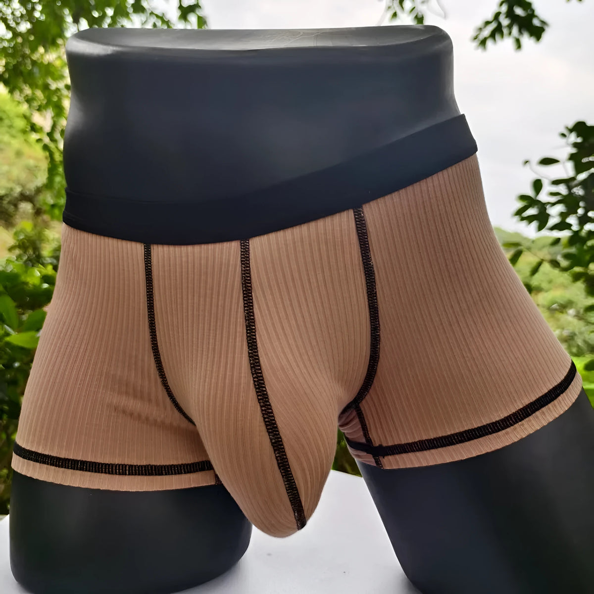 Men's breathable boxer shorts in solid colours with body shaping function