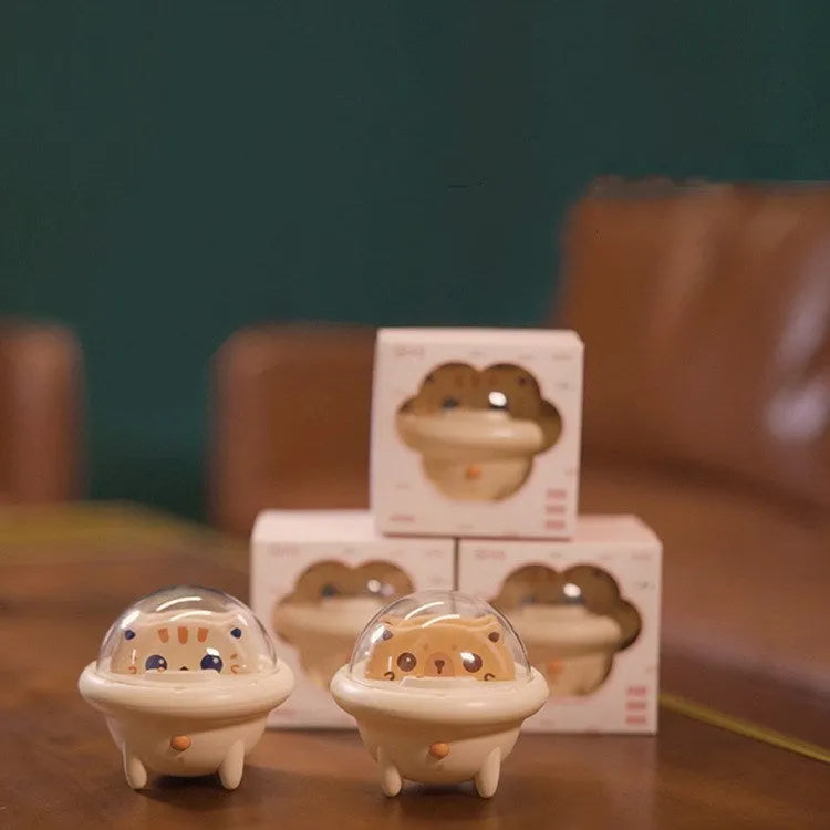 Cartoon fast charging power bank for Apple iPhone in Bear or Cat design with plastic case.