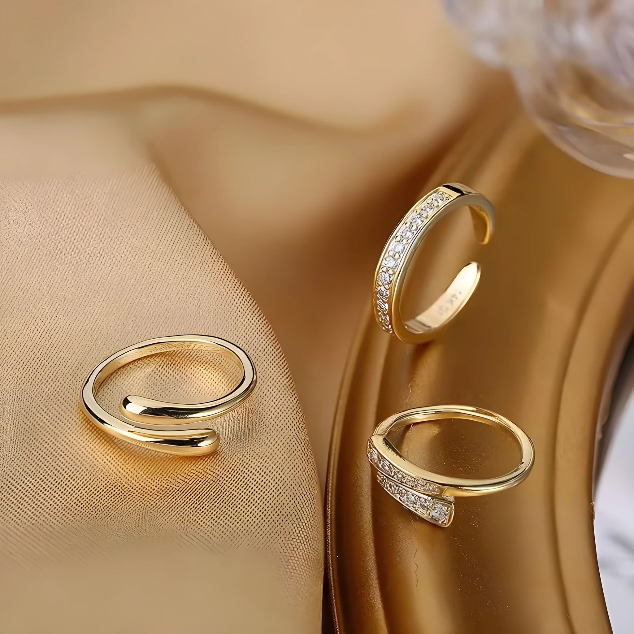 Alloy toe ring with copper plating and 14K gold finish in geometry shape