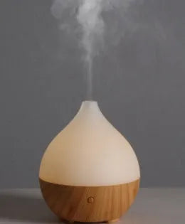 Asakusa style wood grain aroma diffuser with 100ml tank and USB cable.