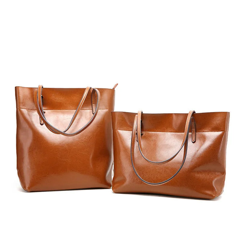 Casual leather crossbody handbag in wax cowhide with two compartments and phone pocket