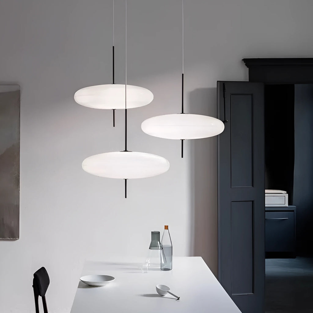 Nordic retro UFO-shaped chandelier ceiling light fixture in black and white colourway