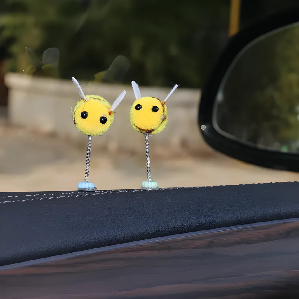 Small plush swing spring bee car decoration ornament on a 3cm scale grid.