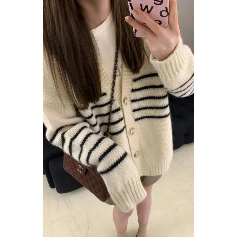 Collar button cardigan with 3D pattern in autumn colours, Japanese Korean casual style