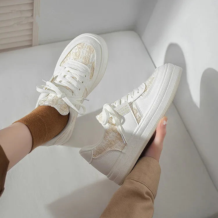 Beige plaid leisure sports shoes with mesh lining and rubber sole