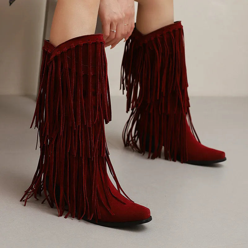 Women's suede high boots with tassel detail and chunky heel in beige colour
