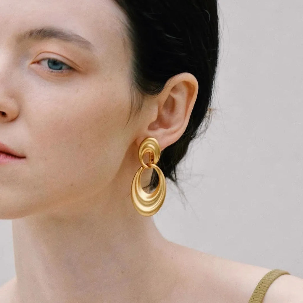 Women's French retro copper earrings with U-shaped double circle design in plain gold finish