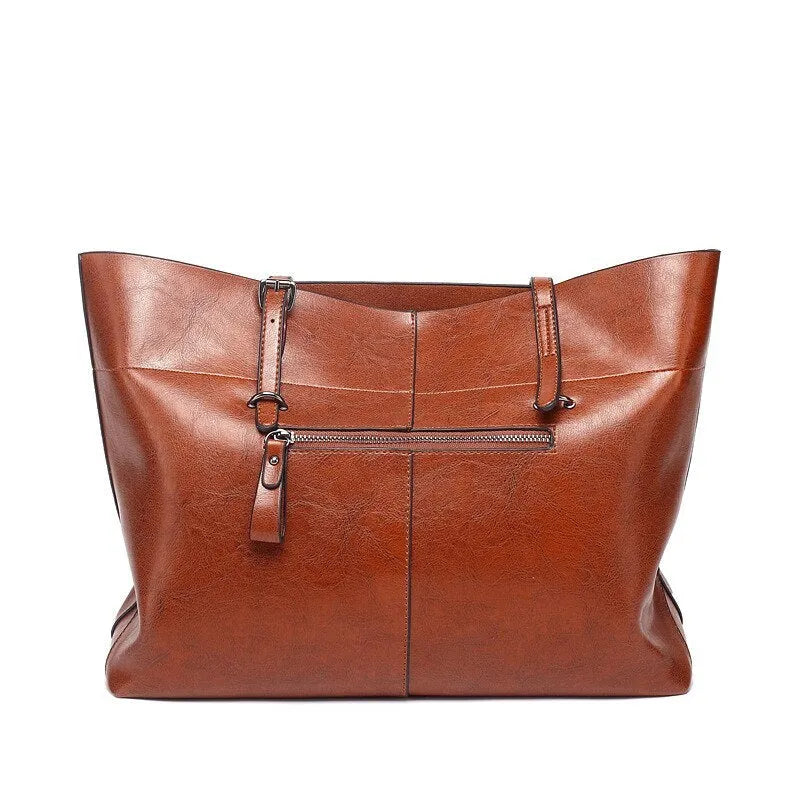 Casual leather crossbody handbag in wax cowhide with two compartments and phone pocket