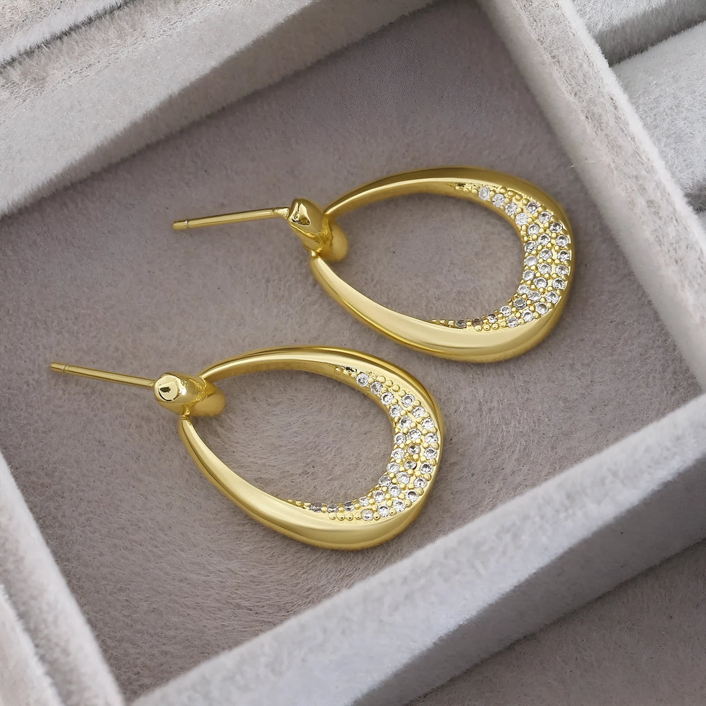 Yellow gold geometric drop-shaped women's copper earrings with colour retention electroplating.