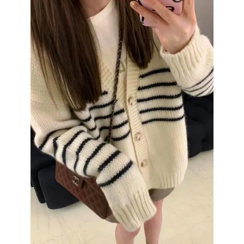 Collar button cardigan with 3D pattern in autumn colours, Japanese Korean casual style