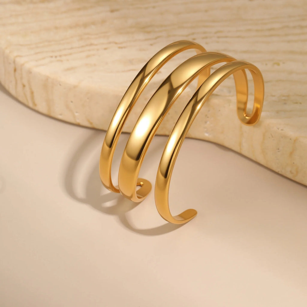 Stainless steel bracelet with simple opening clasp in gold or steel electroplated finish