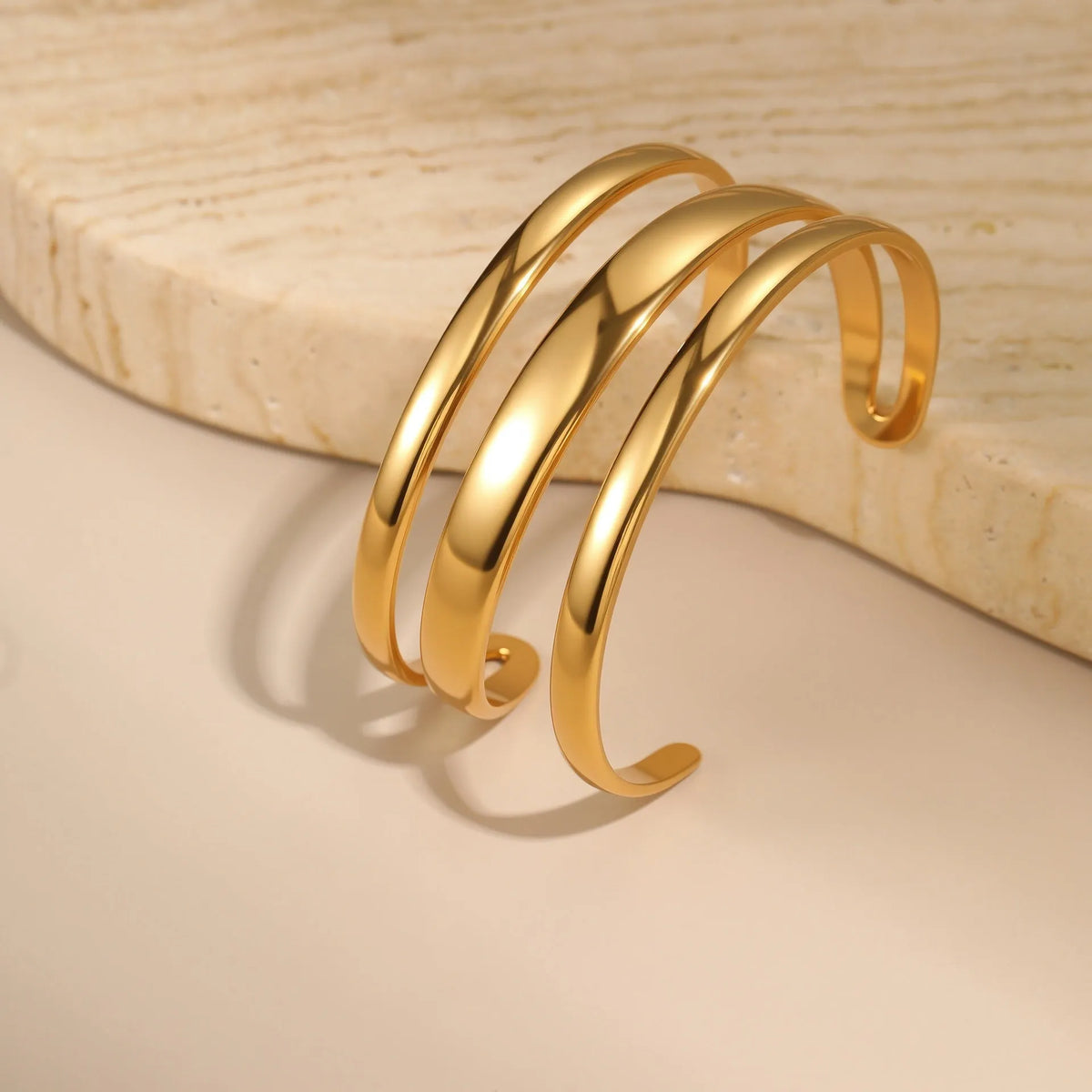 Stainless steel bracelet with simple opening clasp in gold or steel electroplated finish