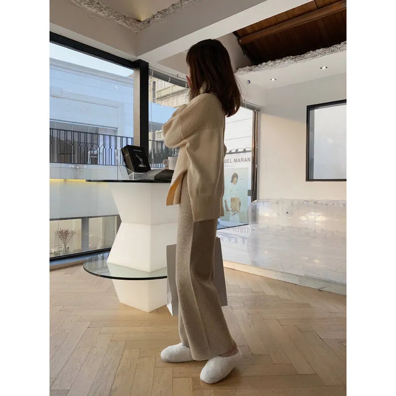 Women's knitted wide-leg trousers in black with high waist and mopping hem detail