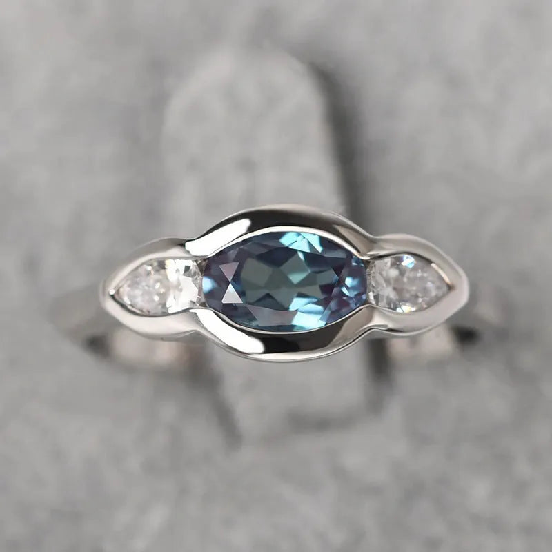 Women's geometric ellipse ring with zircon inlays in Q941 white gold finish