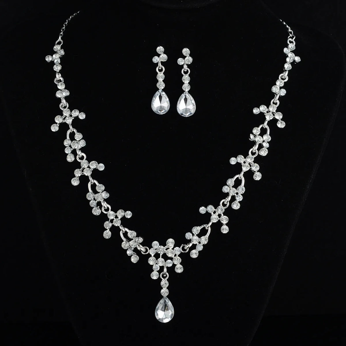 Bridal jewellery set with necklace and earrings in blue, purple or white for wedding dress accessories