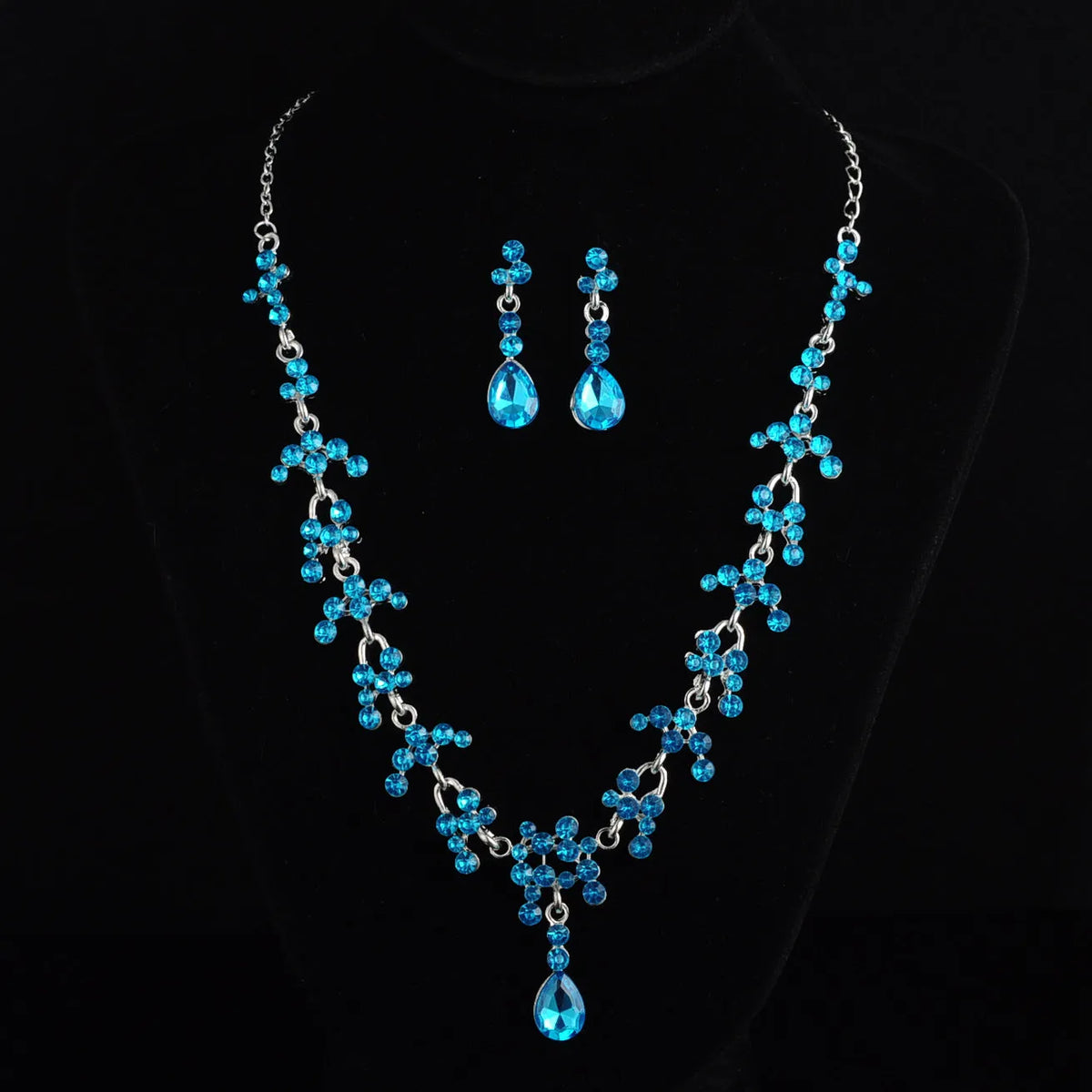 Bridal jewellery set with necklace and earrings in blue, purple or white for wedding dress accessories