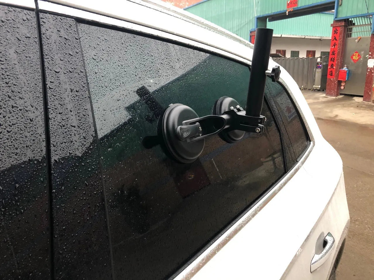 Black car sucker base flagpole mount with round rubber disc for vehicle glass