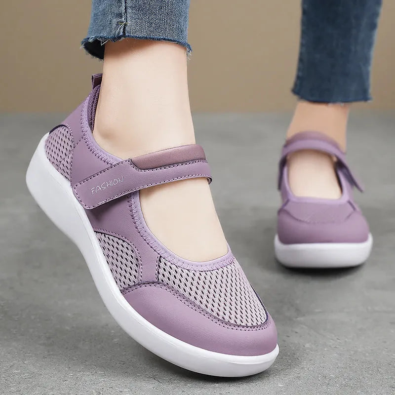 Women's low-top casual sneaker in grey mesh with velcro strap and flat polyurethane sole.