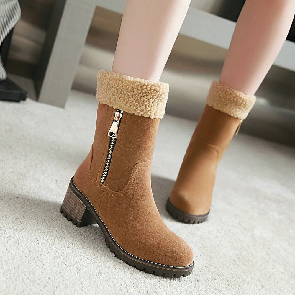 Snow boots with plush lining and rubber insole in winter colours