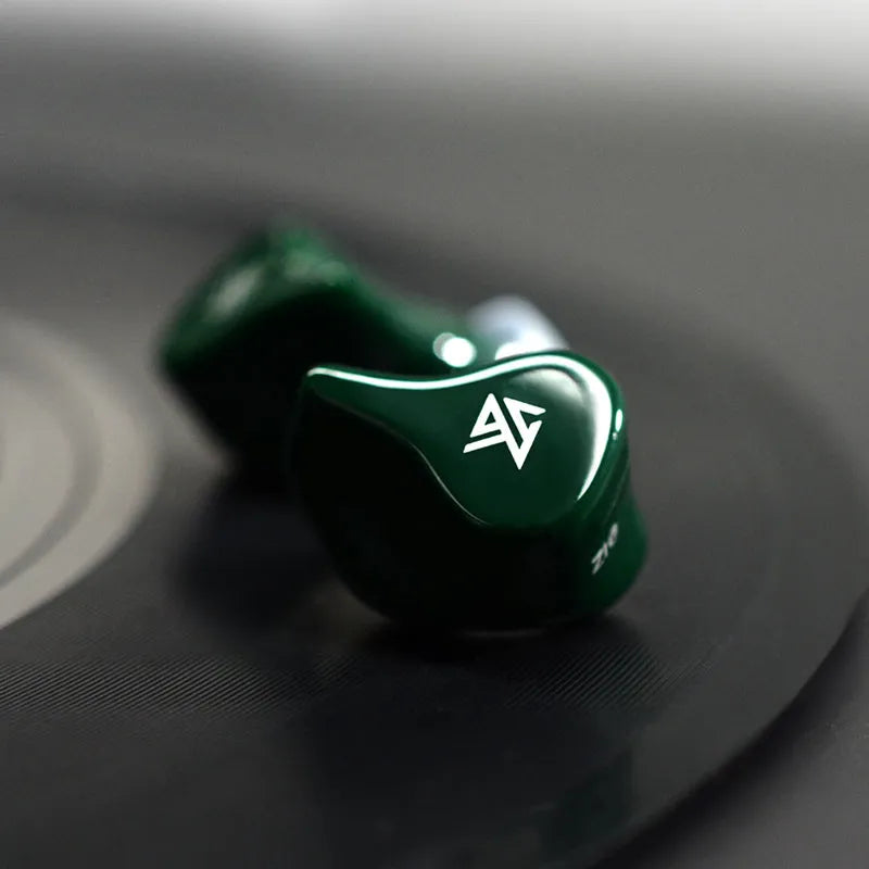 Z1 true wireless Bluetooth in-ear headphones in black or green colour options