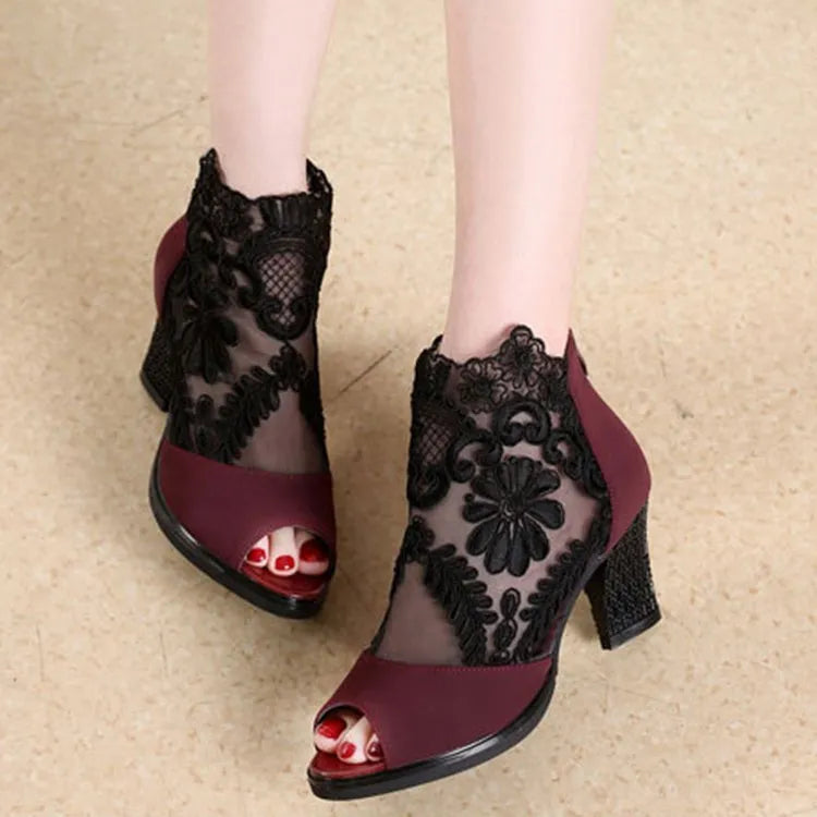 Black women's gladiator sandals with flower lace pattern and square heel on rubber outsole