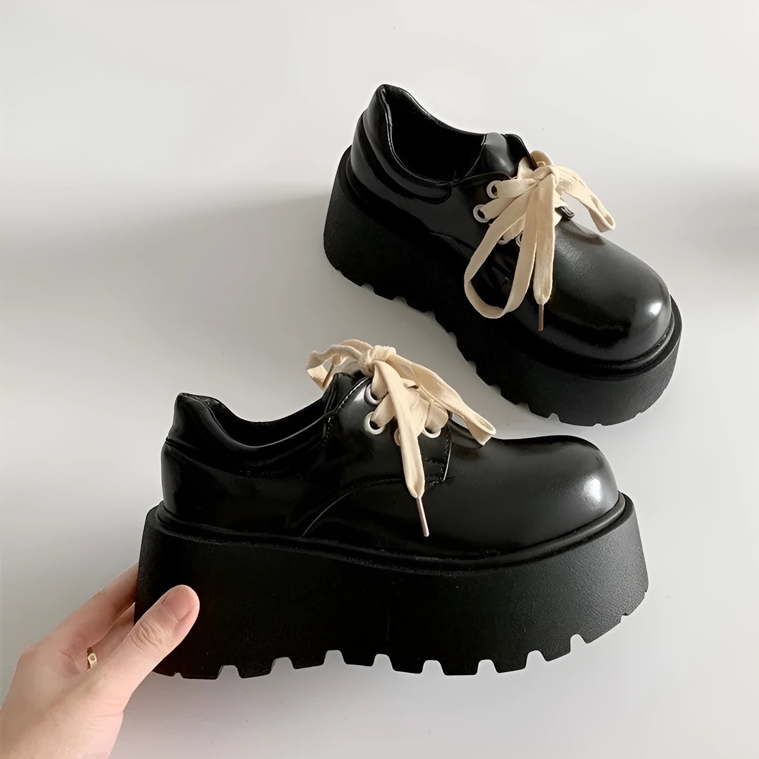 Retro British matte black women's shoes with thick sole, lace-up buckle, and round toe design in size 35-40.