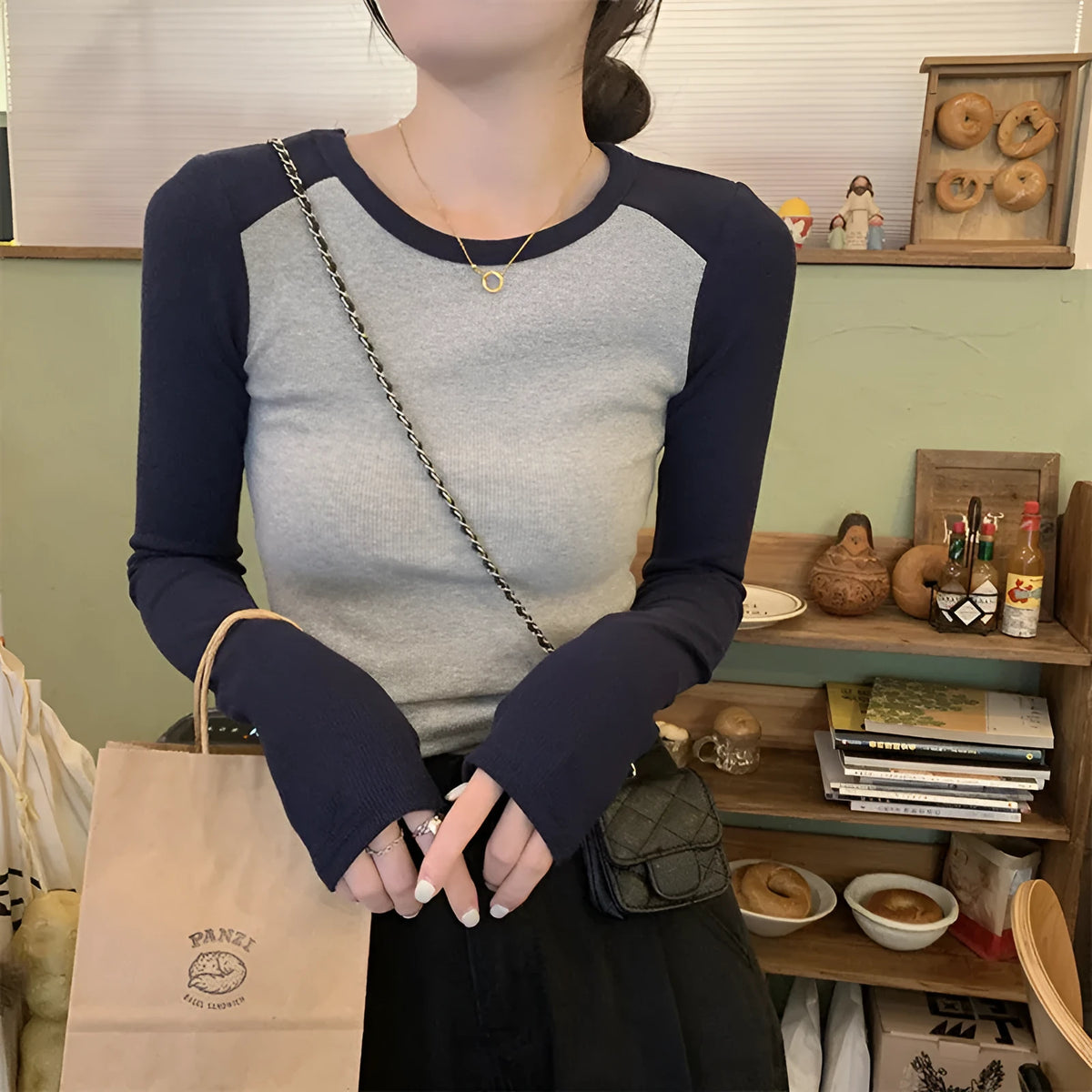 Women's viscose slim fit top with princess sleeves in dark blue, black or green colours