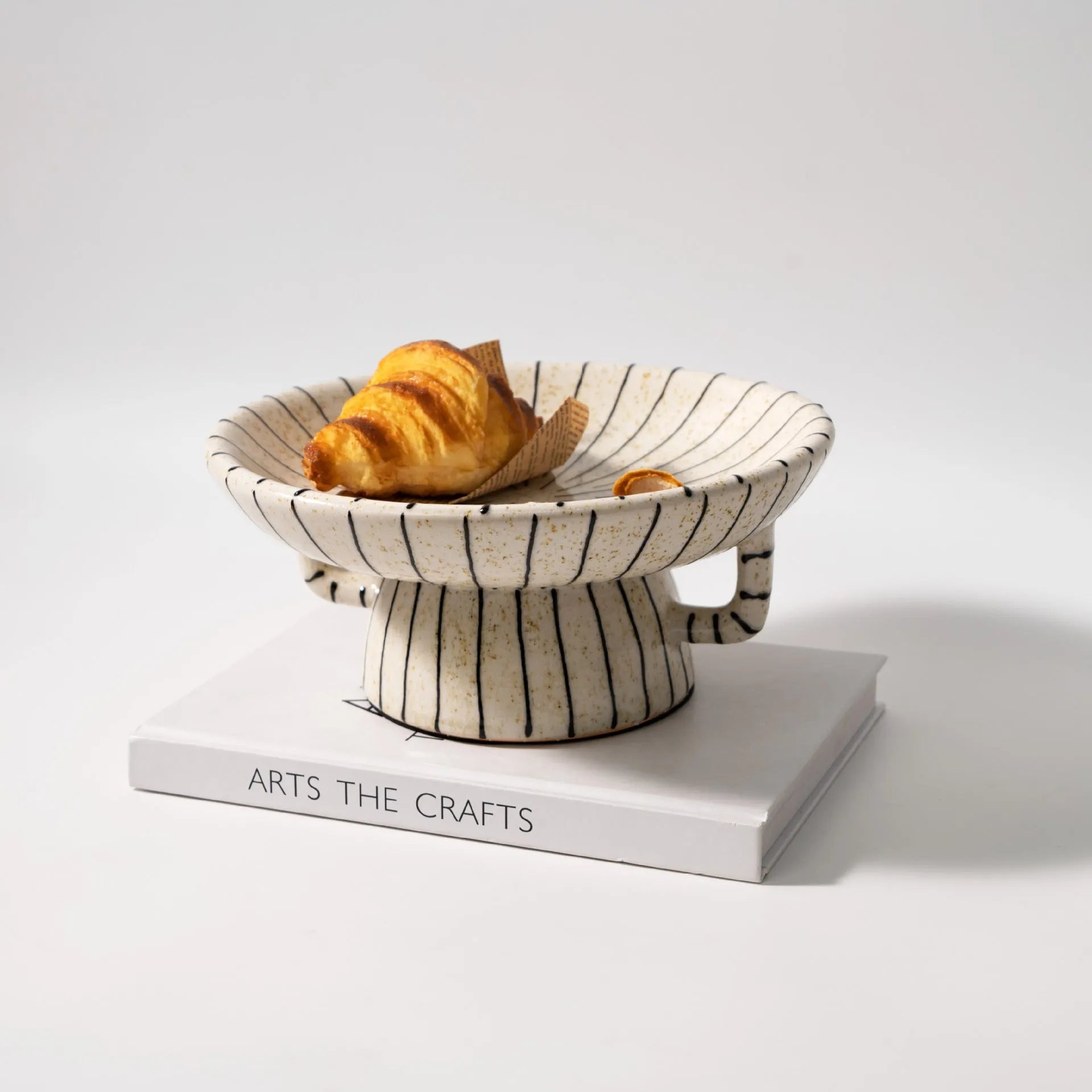Black and white striped 15cm resin fruit plate for dessert display