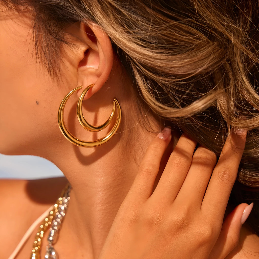 Simple geometric round hoop earrings in gold and steel finish made of stainless steel with 18K PVD plating