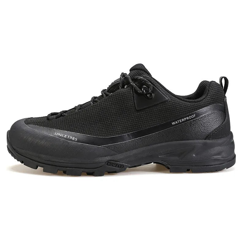 Men's low-top mountain climbing hiking boots with leather mesh upper and non-slip rubber sole