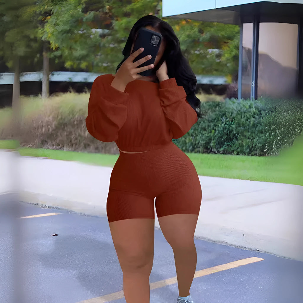 Women's sunken stripe off-shoulder two-piece set with long sleeves and matching shorts in solid colour