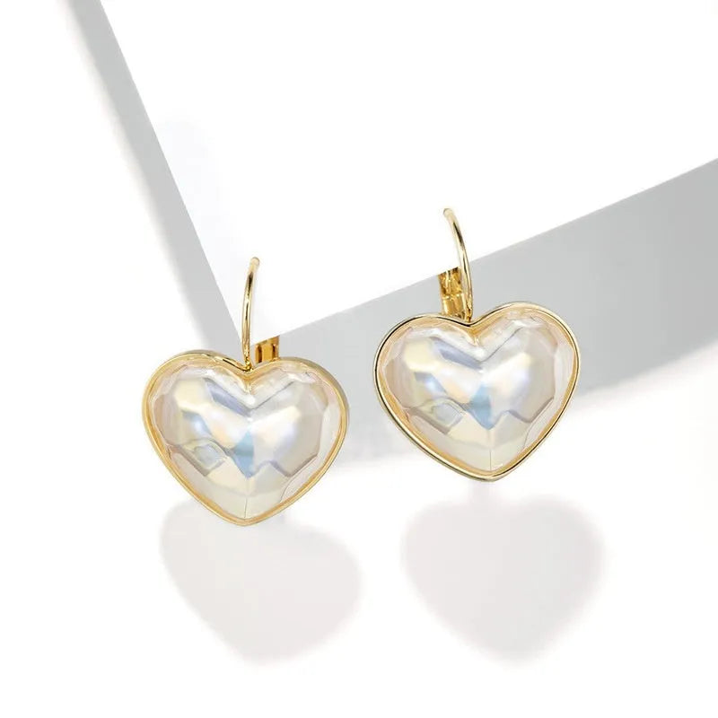 Gold-coloured alloy ear clip with metal design elements for women's summer fashion jewellery