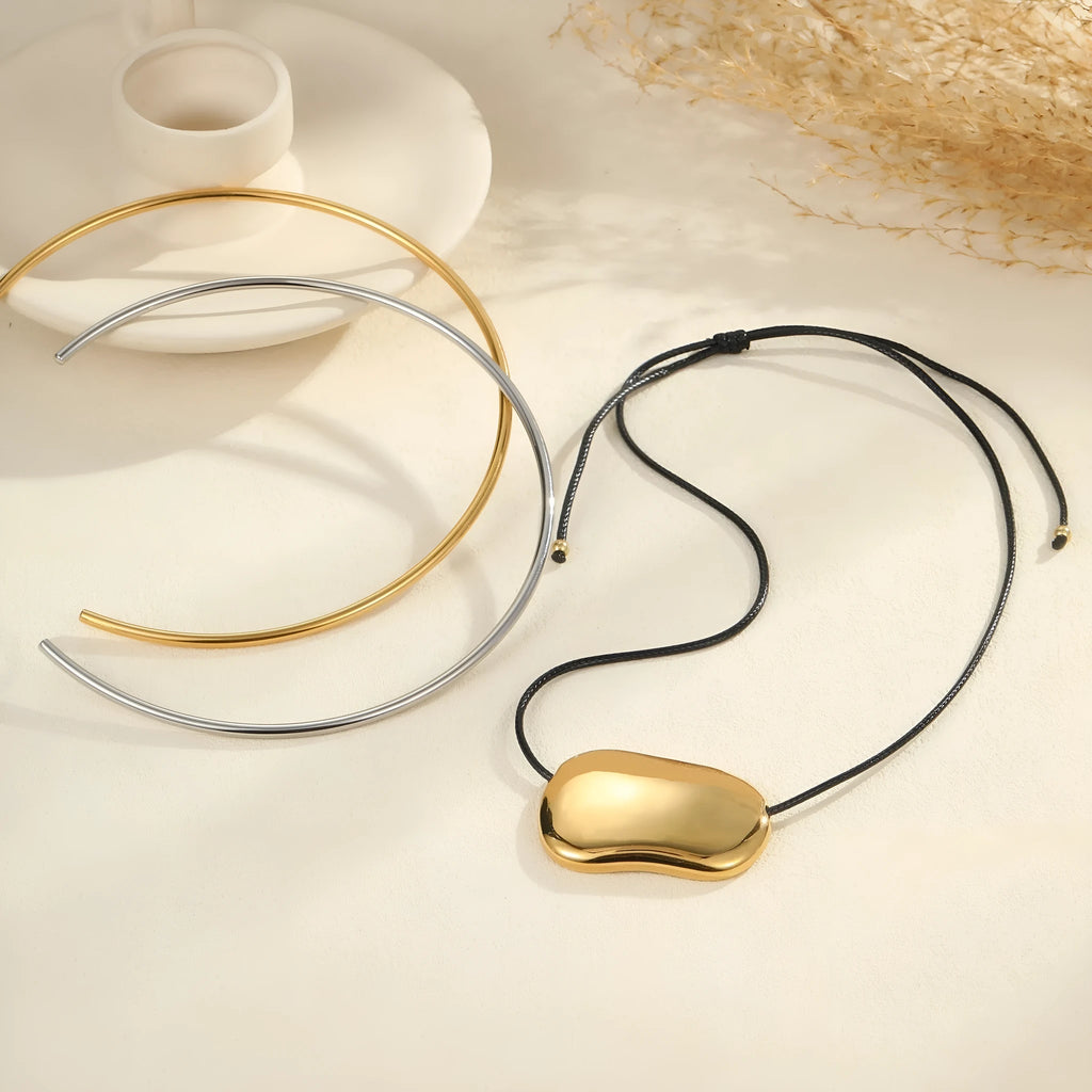 Stainless steel rope necklace with irregular geometric pendants in gold or silver electroplated finish