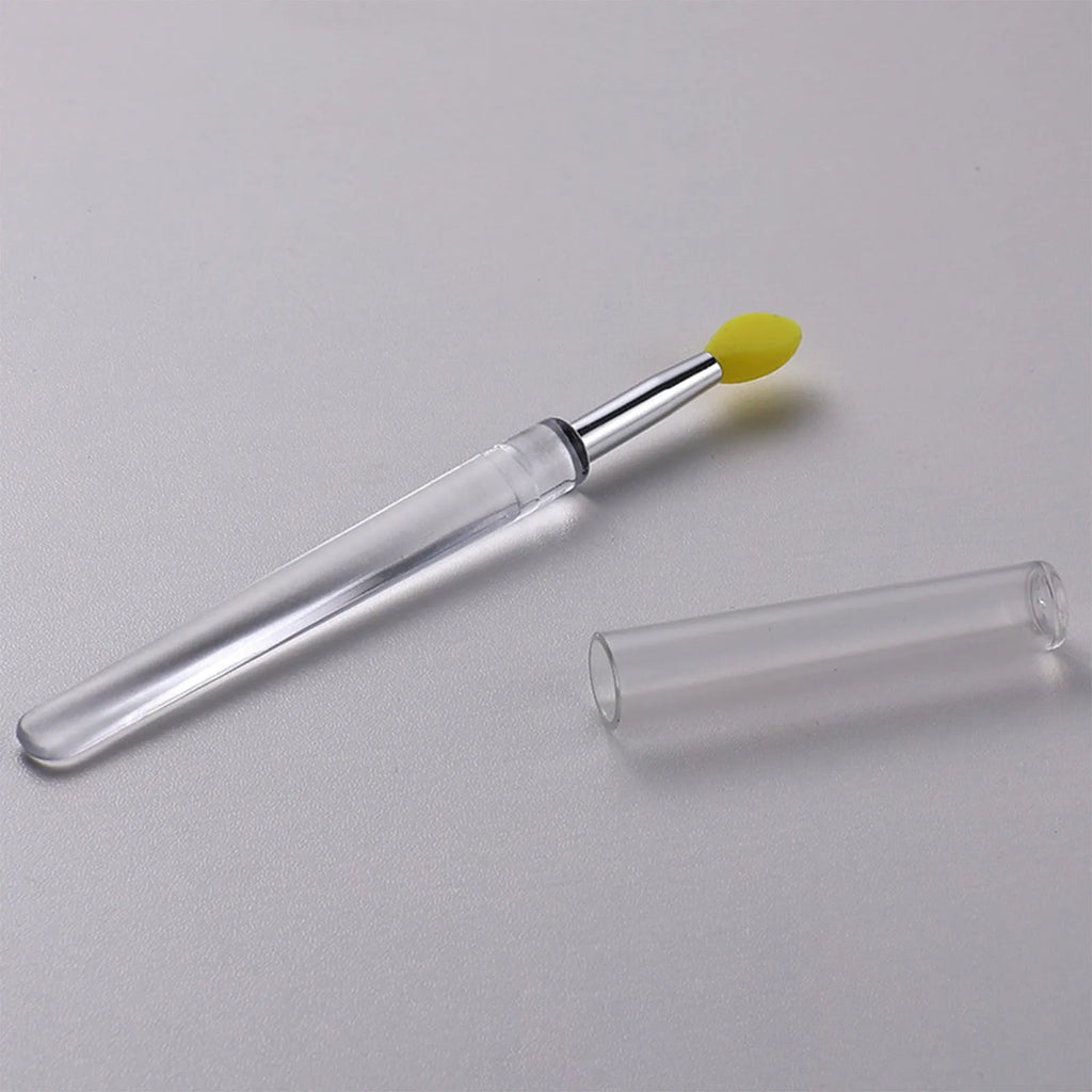 Set of four silicone lip brushes with protective caps in various colours for makeup application