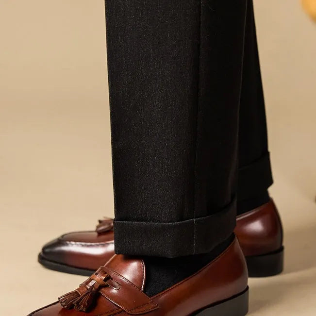 British-style leather tassel loafers in polished black leather with rubber sole