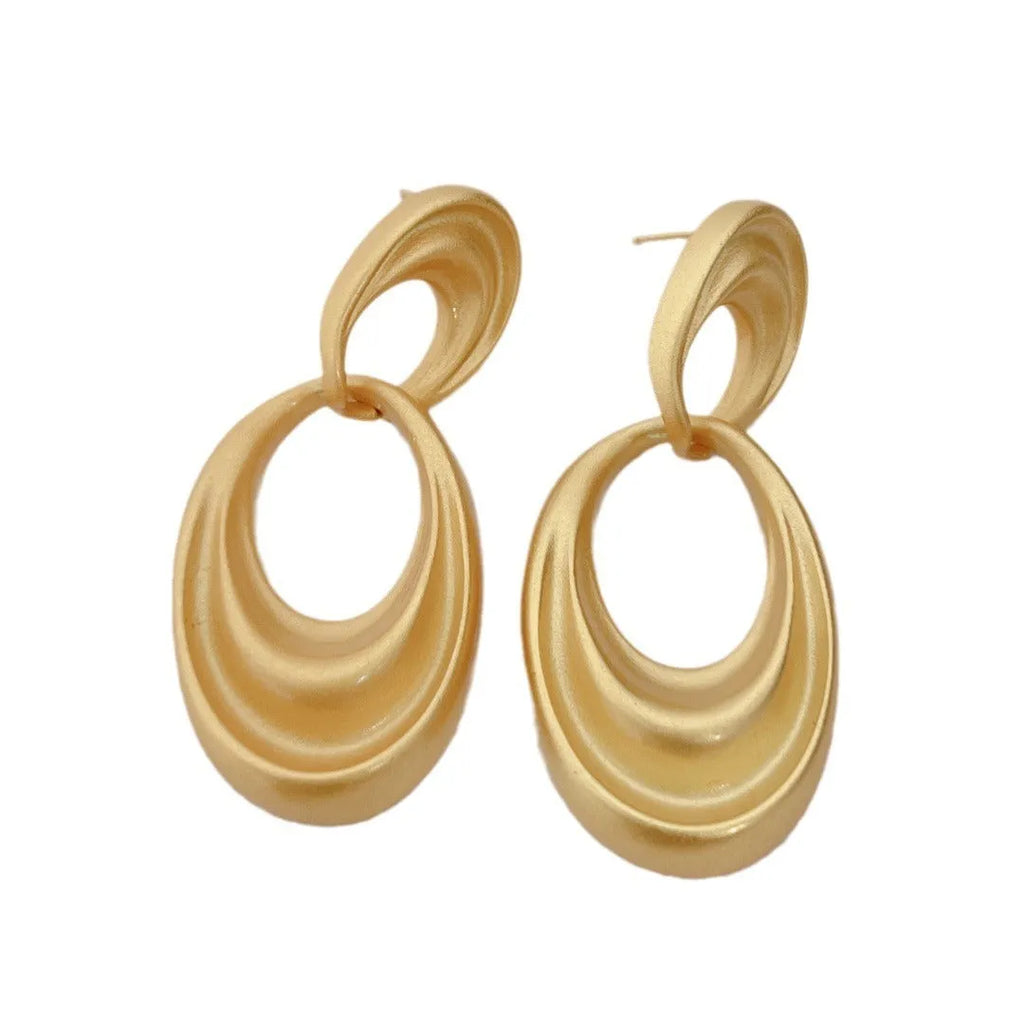 Women's French retro copper earrings with U-shaped double circle design in plain gold finish