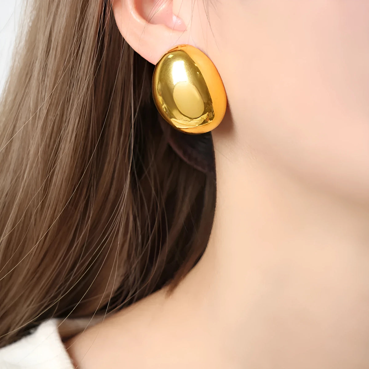 Geometric line design stainless steel ear studs with 18K gold electroplated glazed finish, colour DFE139.