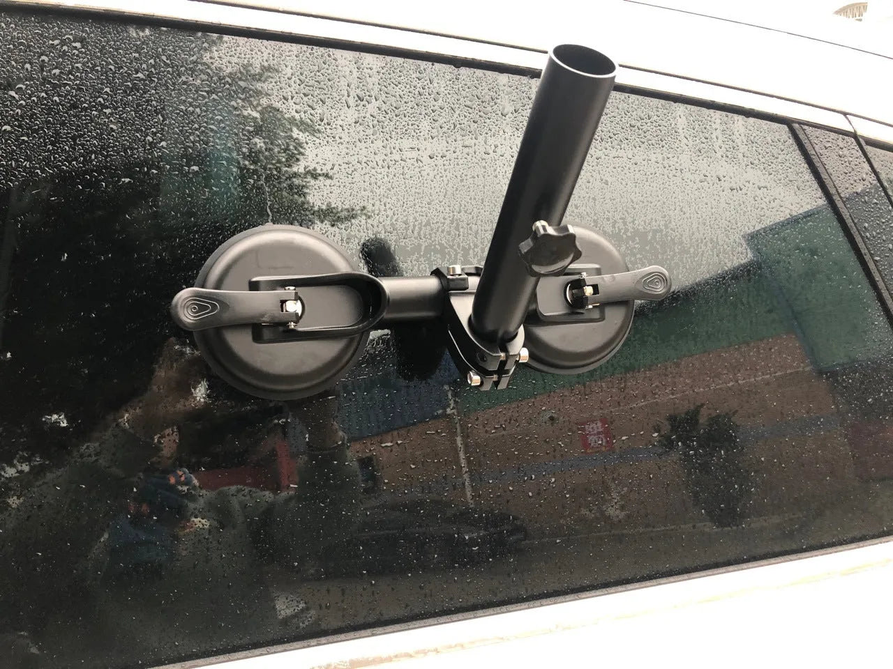 Black car sucker base flagpole mount with round rubber disc for vehicle glass