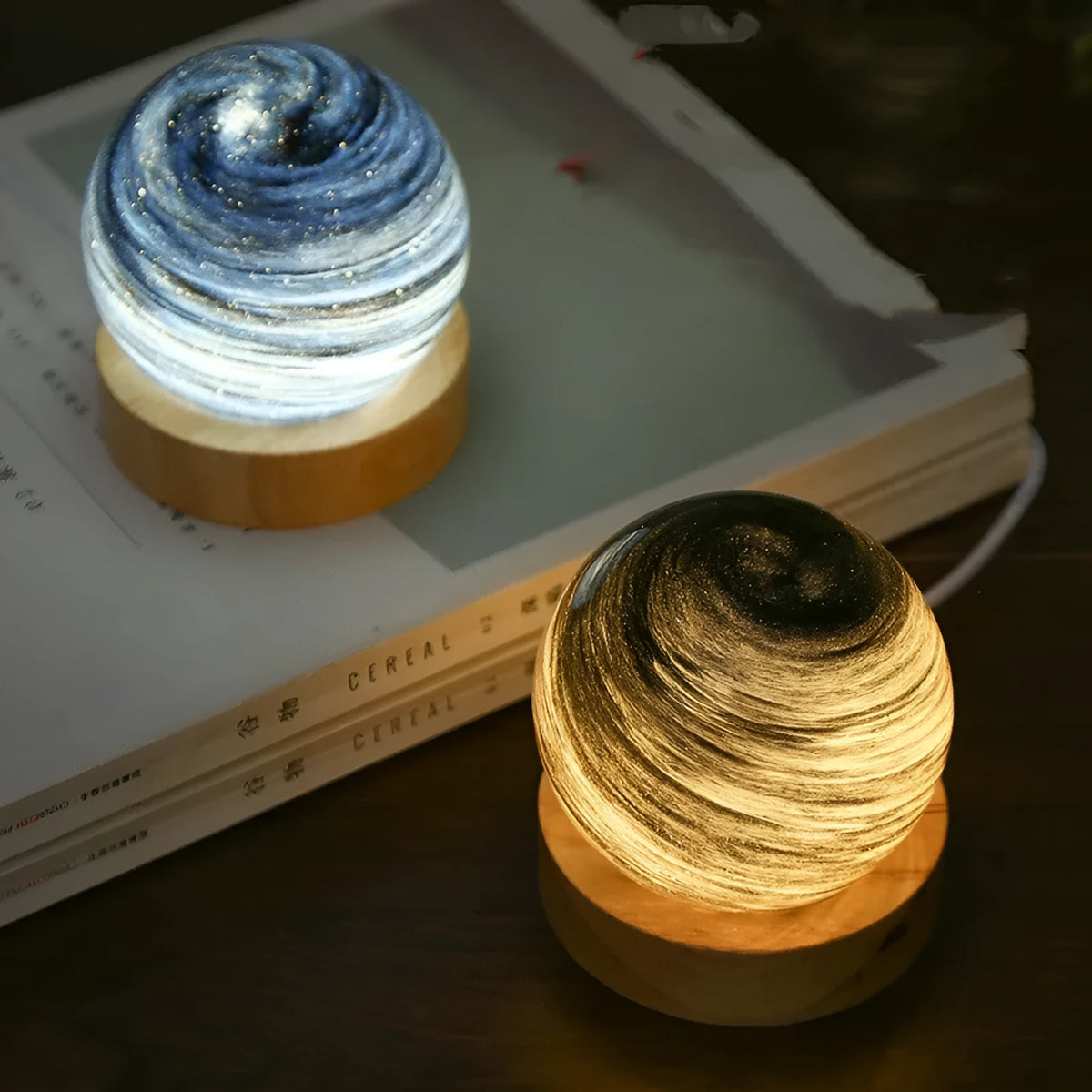 Planet-shaped night light with USB cable and base in modern design, showing 80mm diameter and multiple colour options