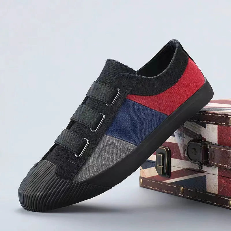 Men's low-top canvas sneakers with elastic band closure and round toe in beige colour.