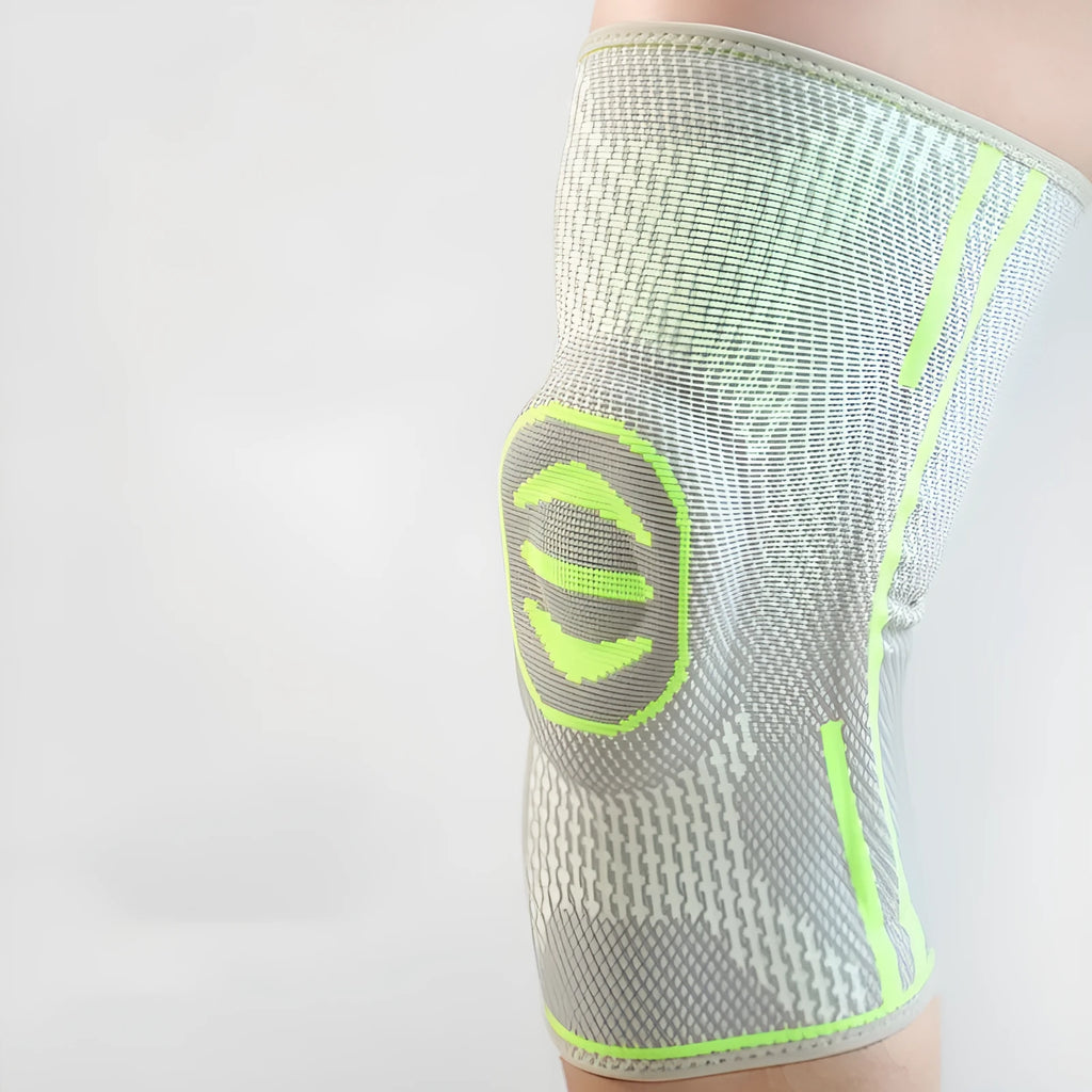 Cotton mountaineering knee pads in blue, green or yellow colours available in M, L and XL sizes