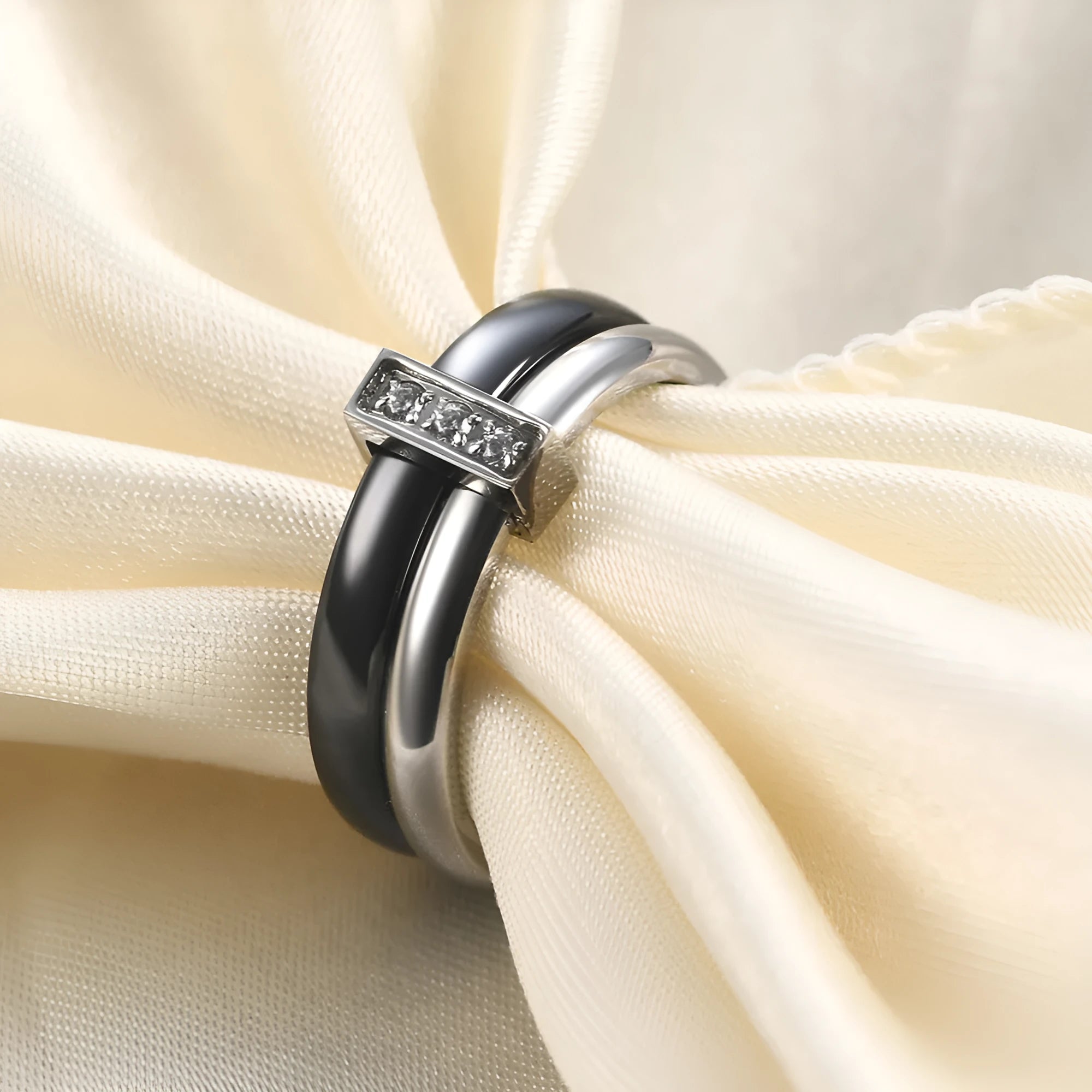 Women's ceramic ring with geometric design and zirconium detailing in steel black colour